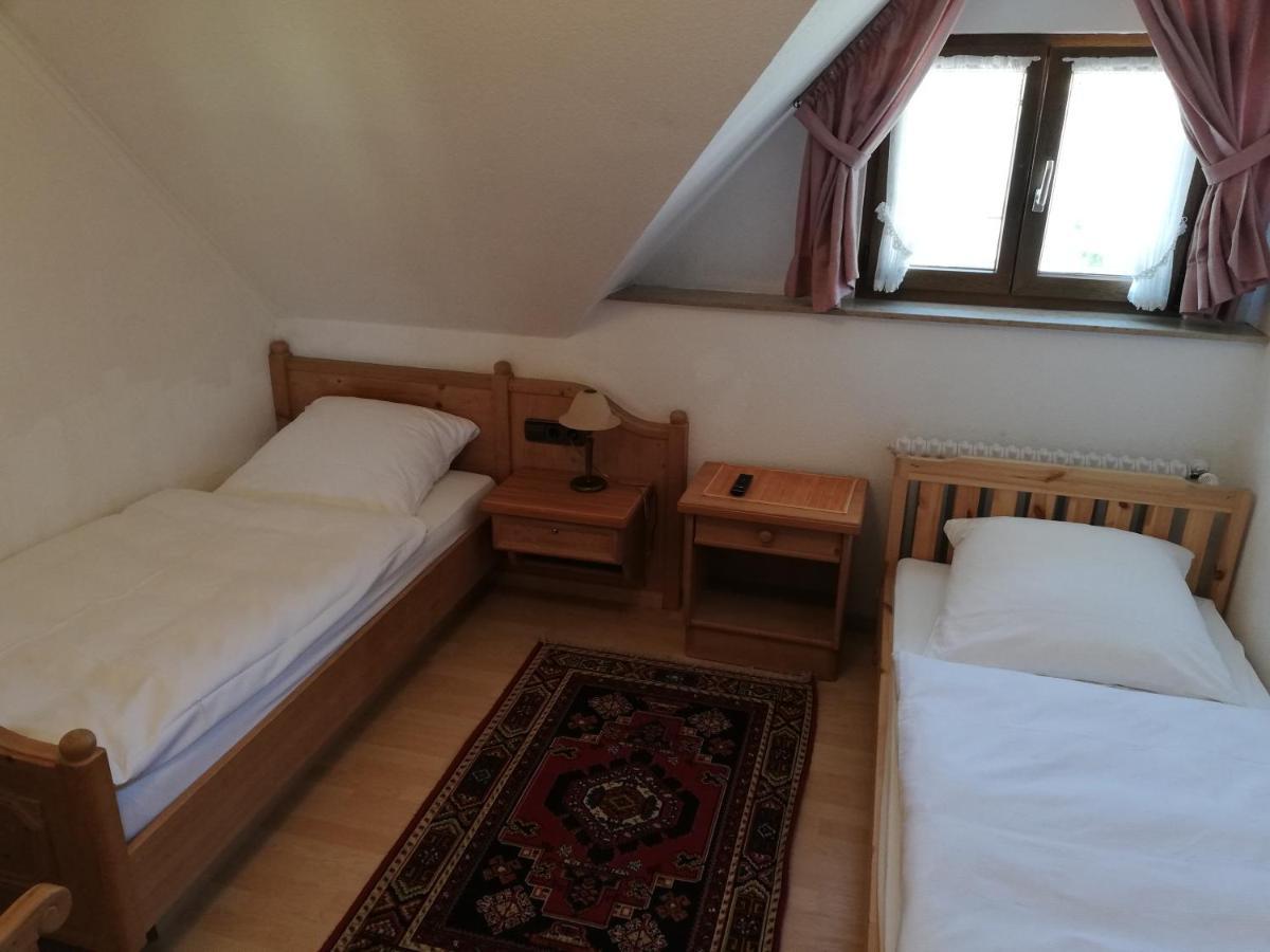 Gaestehaus Roessle Rötenbach Exteriör bild