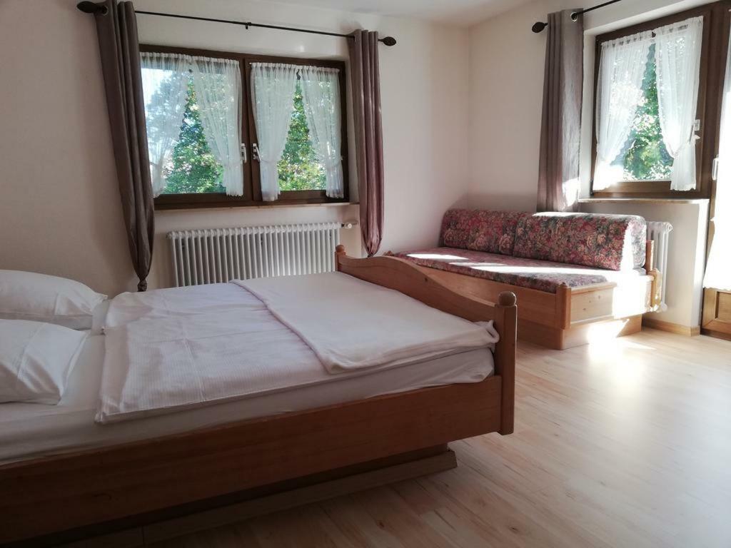 Gaestehaus Roessle Rötenbach Exteriör bild