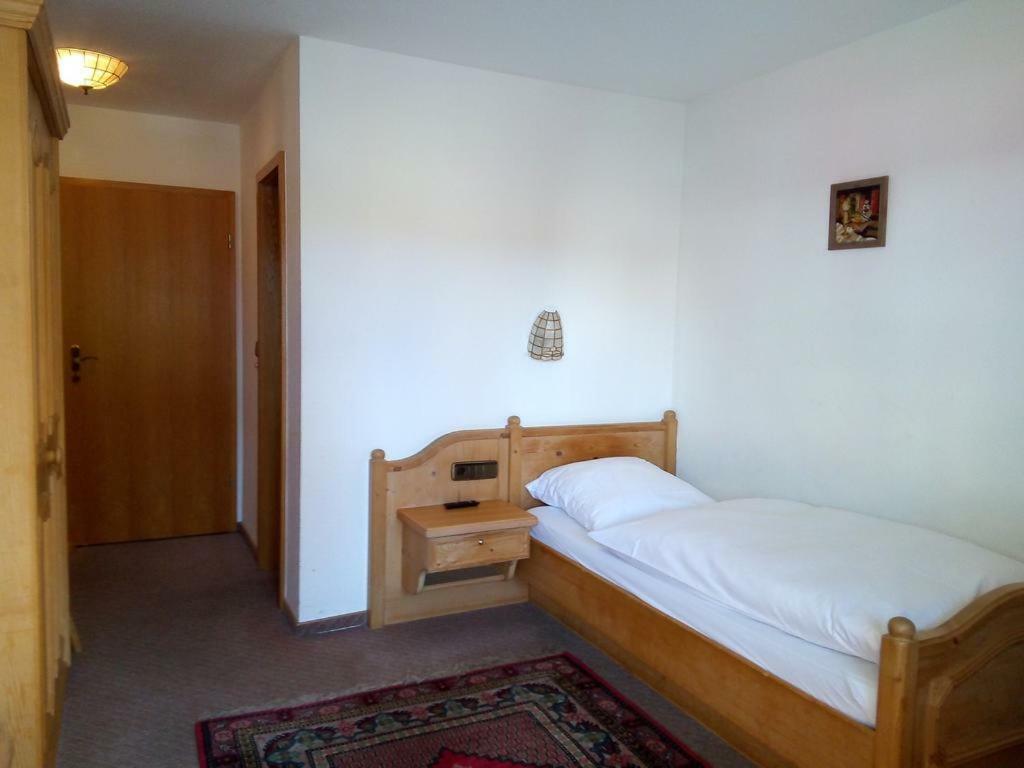 Gaestehaus Roessle Rötenbach Exteriör bild