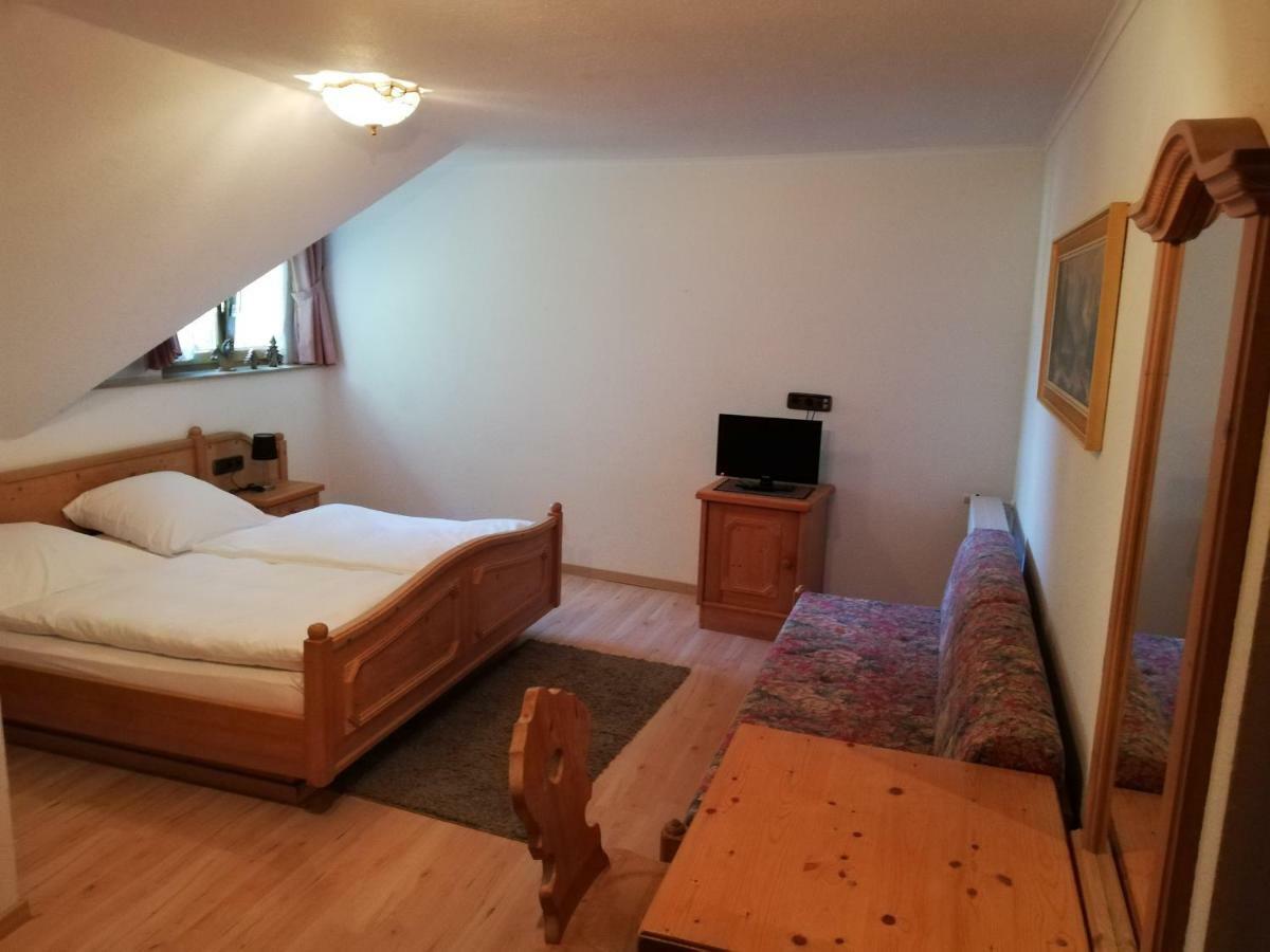 Gaestehaus Roessle Rötenbach Exteriör bild